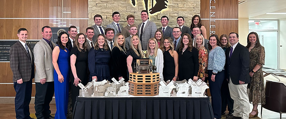 Group photo, 2024 K-State Meat Animal Evaluation team and coaches Group photo, 2024 K-State Meat Animal Evaluation team and coaches